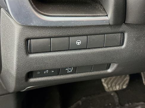 Used 2023 Nissan Rogue SV image 17