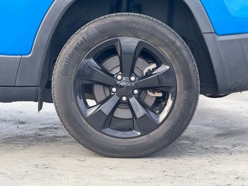 Used 2021 Jeep Cherokee Latitude Plus image 3