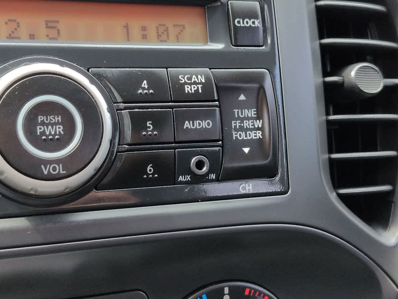 Used 2014 Nissan Juke S FWD image 19
