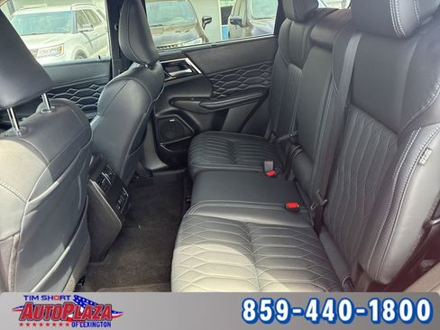 Used 2025 Mitsubishi Outlander AWD image 18