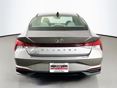 Used 2022 Hyundai Elantra SEL w/ Preferred Accessory Package image 6