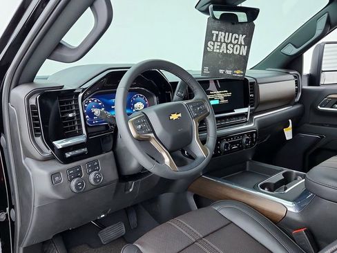 Used 2024 Chevrolet Silverado 2500 High Country w/ Technology Package AWD/4WD image 21
