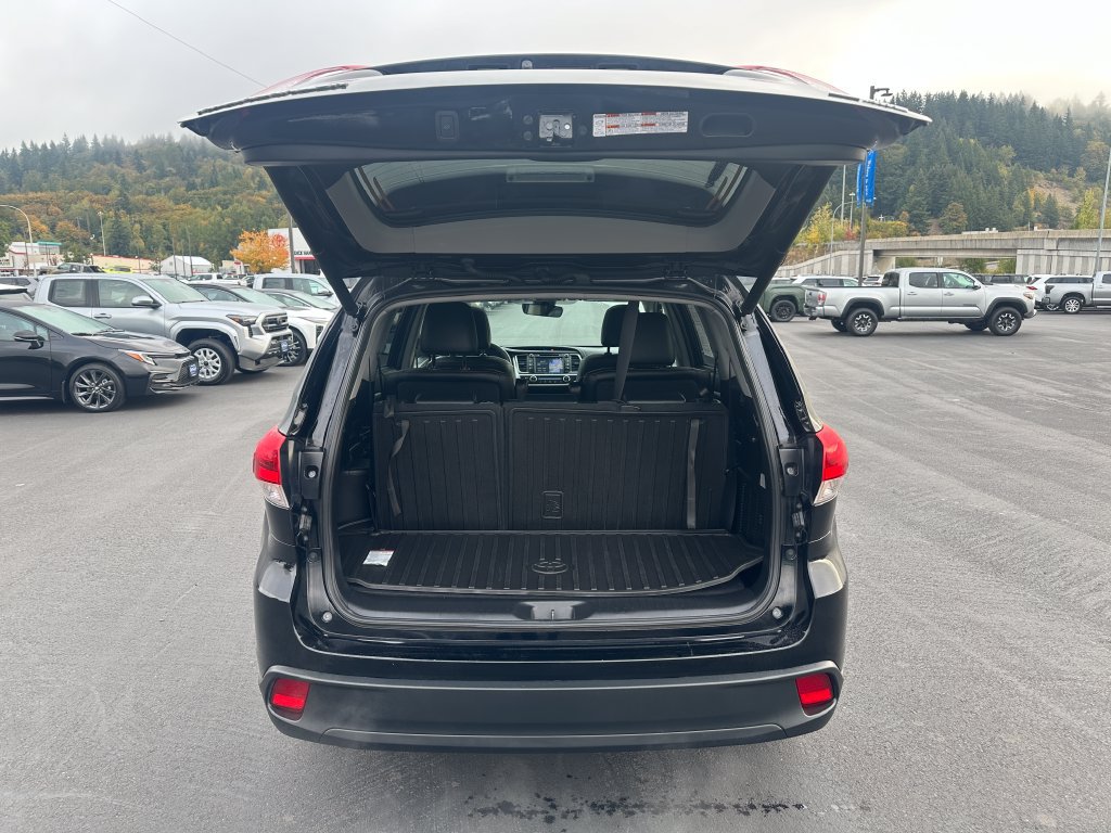 Used 2019 Toyota Highlander SE AWD/4WD image 11