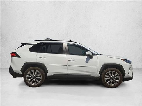 Used 2019 Toyota RAV4 XLE Premium FWD image 4