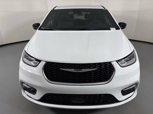 New 2026 Chrysler Pacifica Select FWD image 3