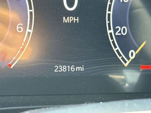 Used 2024 Jeep Grand Cherokee L Laredo image 11