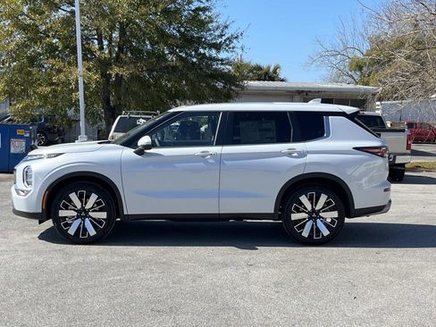 New 2026 Mitsubishi Outlander SE FWD image 2