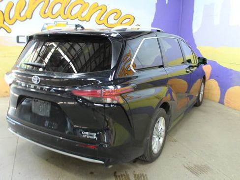 Used 2021 Toyota Sienna Limited FWD image 8