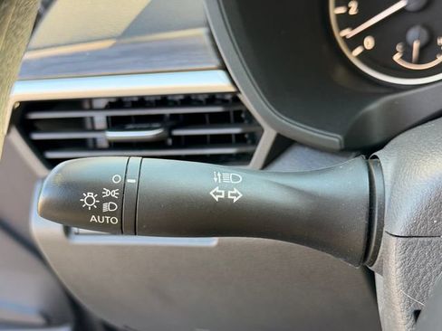 Used 2025 Nissan Altima 2.5 SV FWD image 15