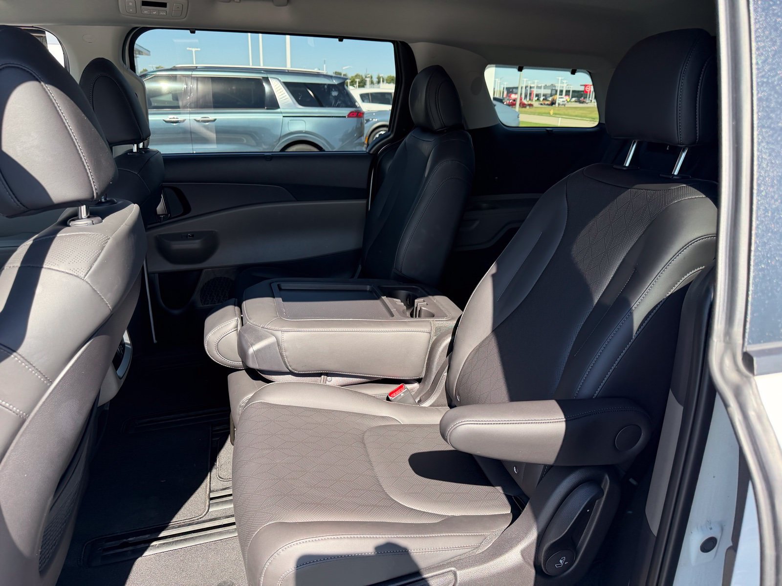 Used 2026 Kia Carnival EX FWD image 6