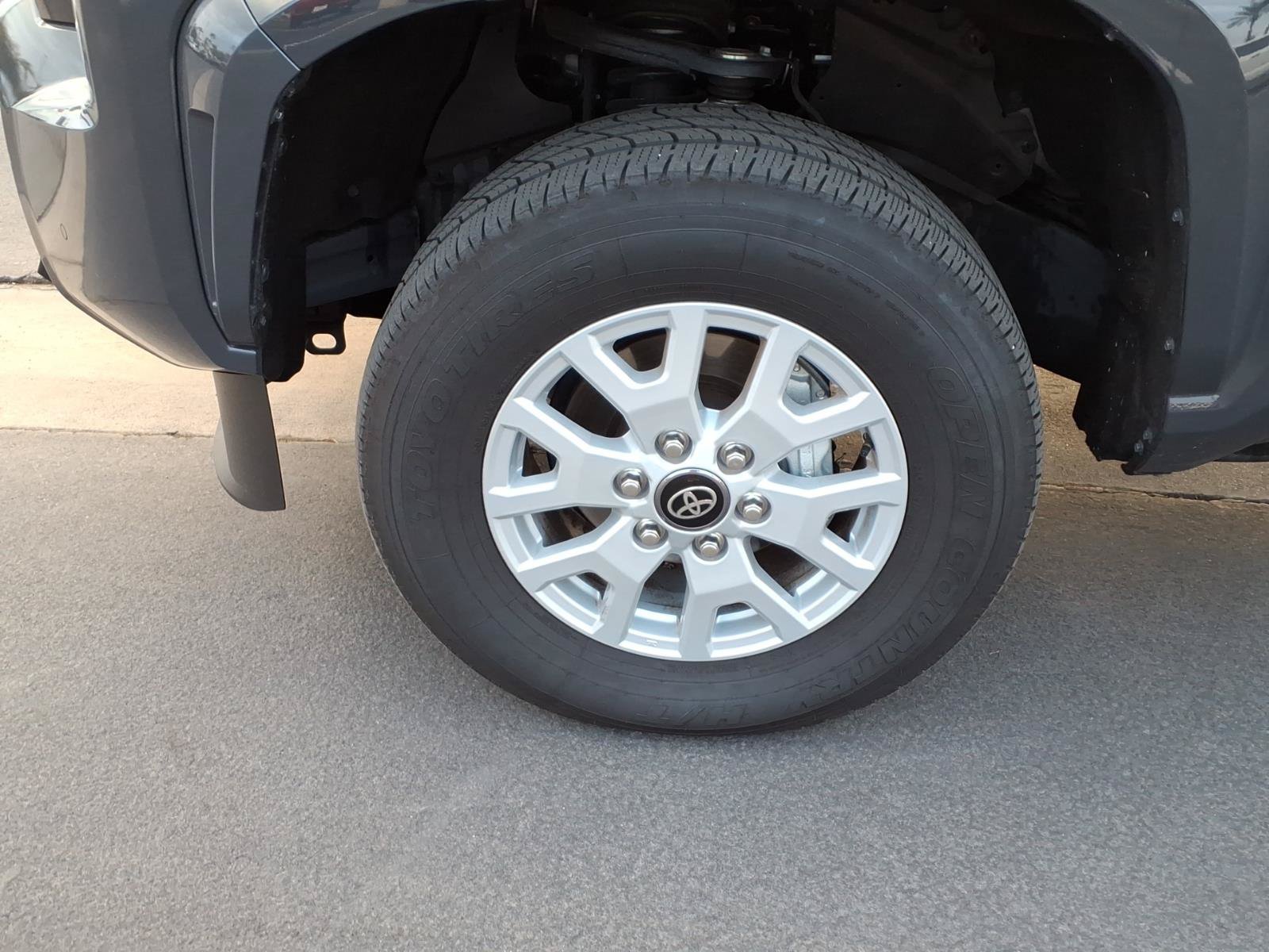 Certified 2025 Toyota Tacoma SR5 AWD/4WD image 9