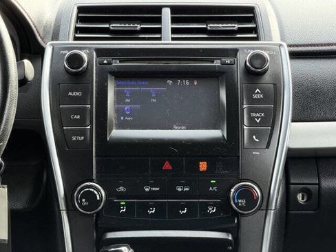Used 2015 Toyota Camry SE image 15