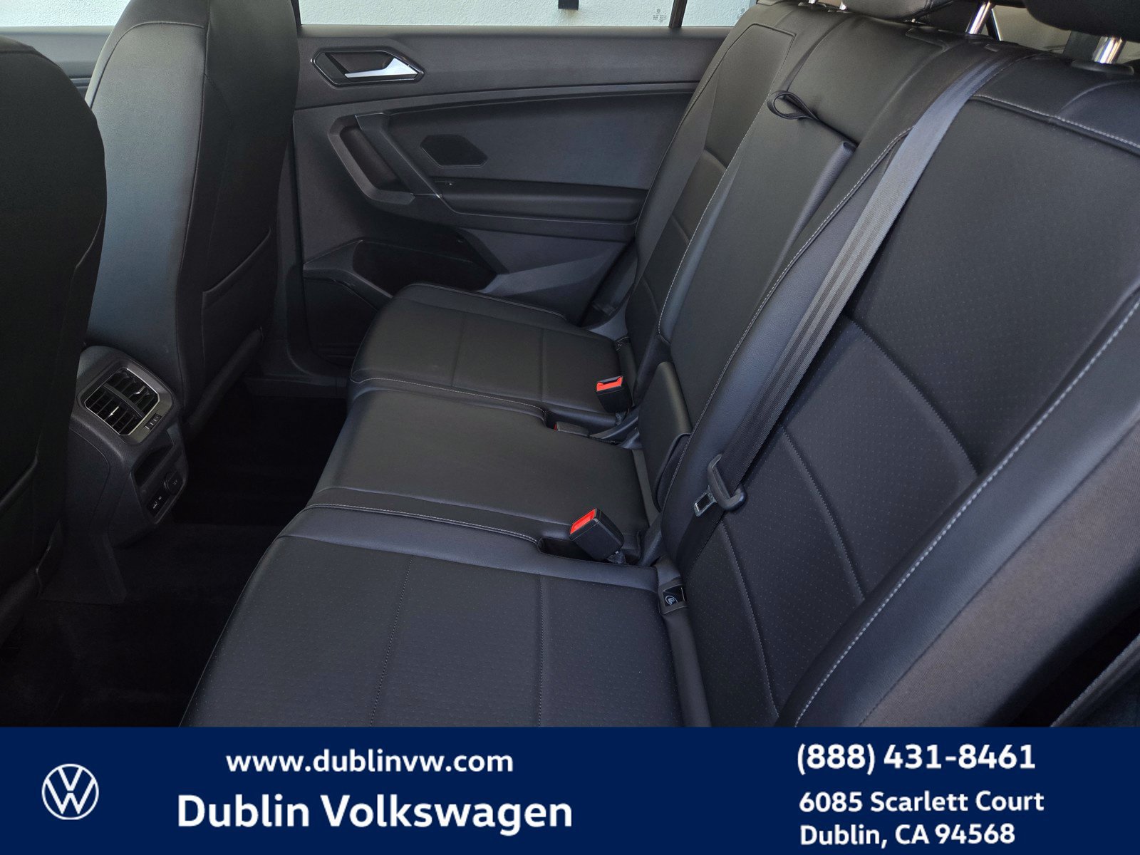 Used 2018 Volkswagen Tiguan SE w/ 3rd Row Seat Package AWD/4WD image 12