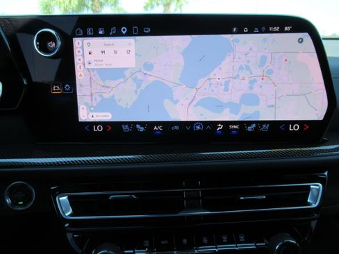 Used 2025 Chevrolet Traverse High Country FWD image 27