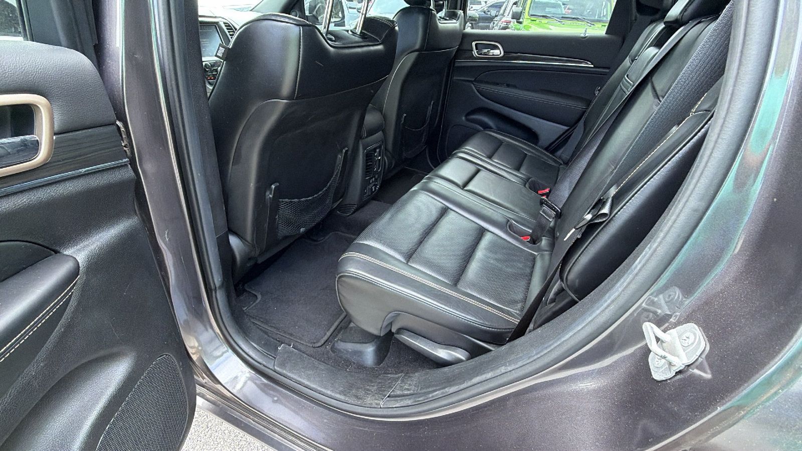 Used 2014 Jeep Grand Cherokee Overland w/ Advanced Technology Group RWD image 24