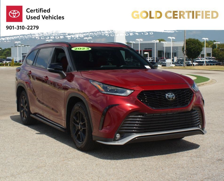 Used 2023 Toyota Highlander XSE FWD image 2