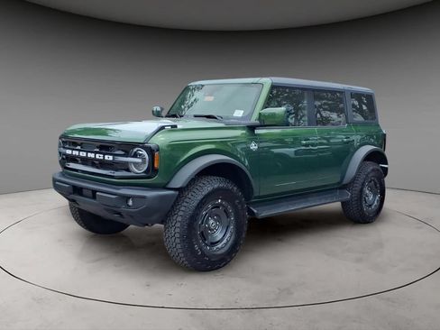 New 2025 Ford Bronco Outer Banks w/ Sasquatch Package AWD/4WD image 1