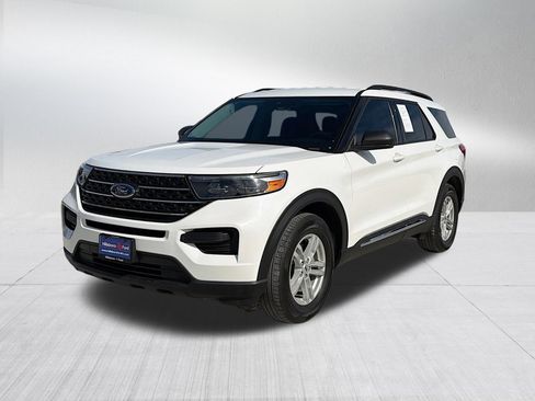 Used 2023 Ford Explorer XLT RWD image 1