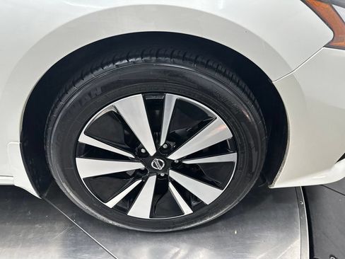Used 2022 Nissan Altima 2.5 SL FWD image 9