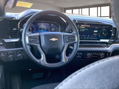 Used 2025 Chevrolet Silverado 1500 LT image 9