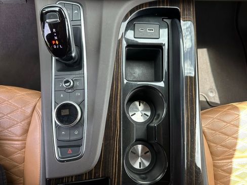 Used 2022 Cadillac Escalade Premium Luxury w/ Performance Package AWD/4WD image 29