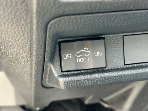 Used 2025 Toyota Tacoma SR5 AWD/4WD image 25
