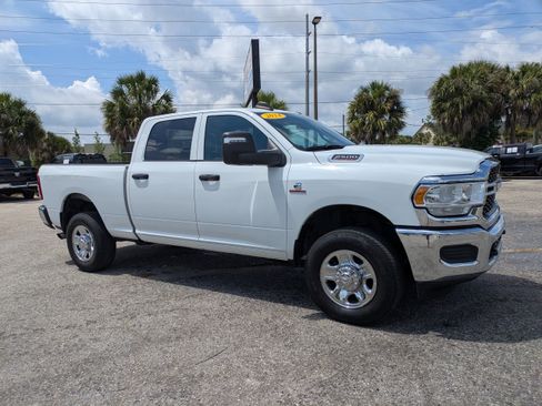 Used 2024 RAM 2500 Tradesman w/ Chrome Appearance Group AWD/4WD image 2