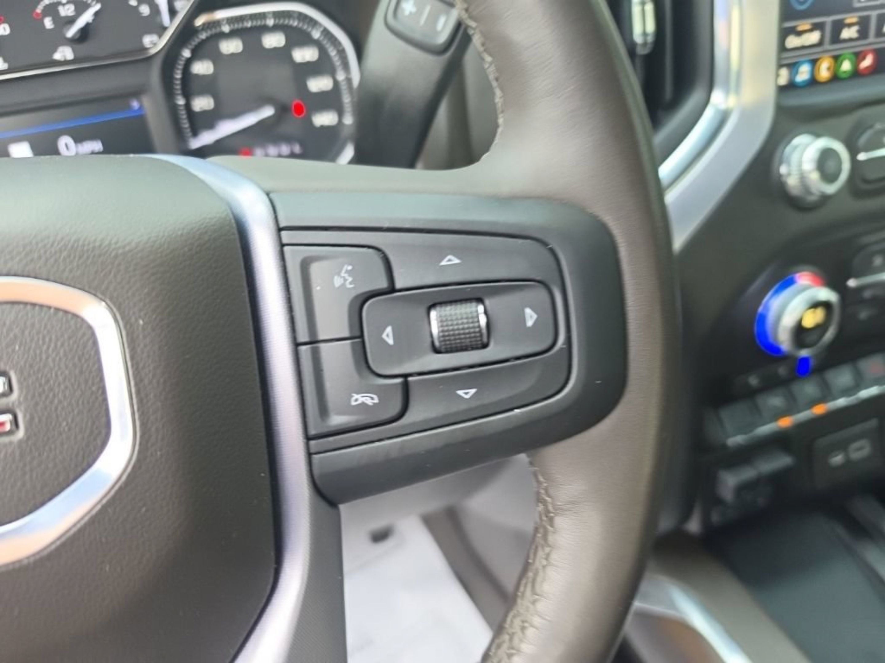 Used 2020 GMC Sierra 1500 SLT w/ SLT Convenience Package AWD/4WD image 17