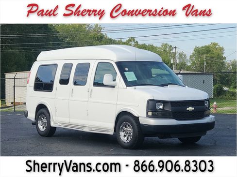 Used 2015 Chevrolet Express 2500 RWD image 1