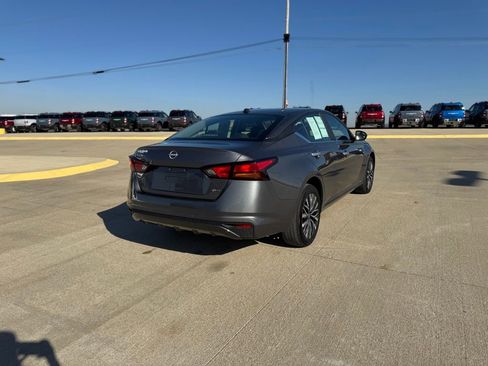 Used 2025 Nissan Altima 2.5 SV AWD/4WD image 5