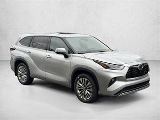 Certified 2025 Toyota Highlander Platinum video 3