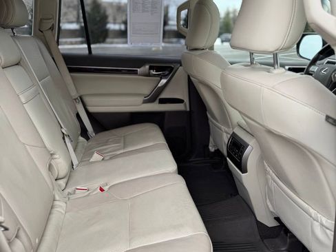 Used 2019 Lexus GX 460 image 12