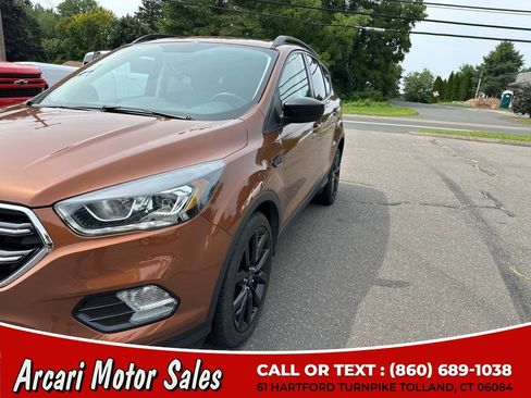 Used 2017 Ford Escape SE w/ SE Sport Appearance Package FWD image 8
