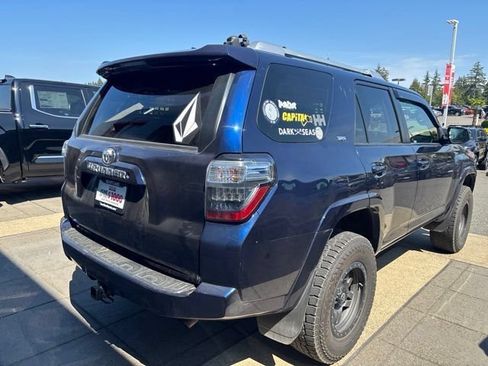 Used 2016 Toyota 4Runner SR5 AWD/4WD image 5