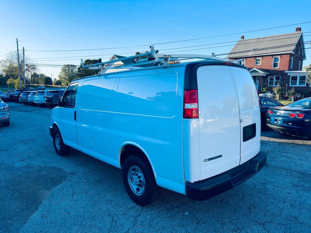 Used 2018 Chevrolet Express 2500 w/ Driver Convenience Package RWD image 8
