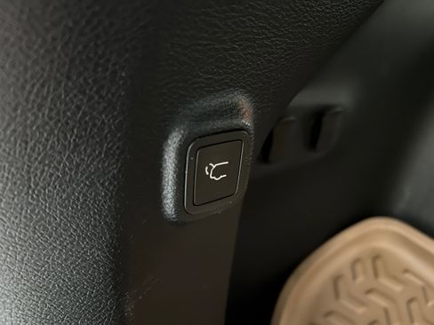 Used 2019 Jeep Cherokee Trailhawk image 36