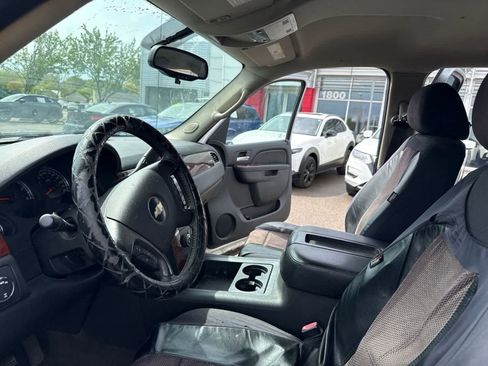 Used 2010 Chevrolet Avalanche LT AWD/4WD image 19