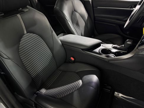 Used 2020 Toyota Camry SE image 38