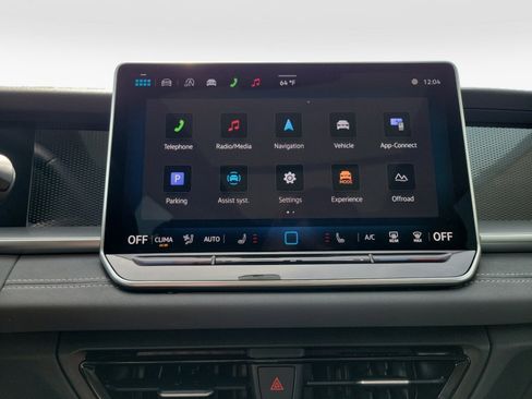 Used 2025 Volkswagen Tiguan SE w/ Panoramic Sunroof Package image 21