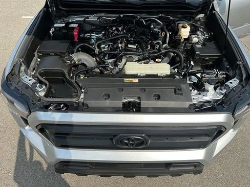Certified 2024 Toyota Tacoma SR5 AWD/4WD image 7
