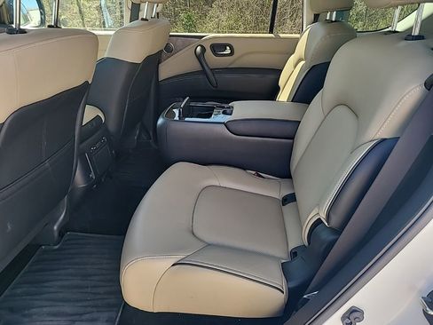 Used 2023 INFINITI QX80 Premium Select w/ All-Season Package image 5