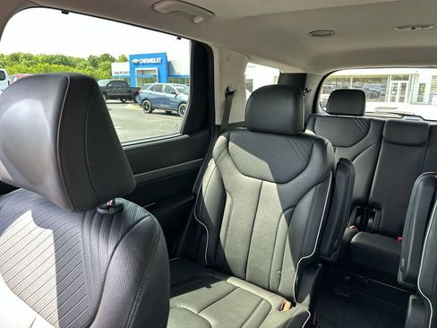 Used 2024 Hyundai Palisade SEL w/ Premium Package AWD/4WD image 12
