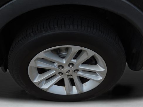 Used 2014 Ford Explorer XLT w/ Equipment Group 202A image 17