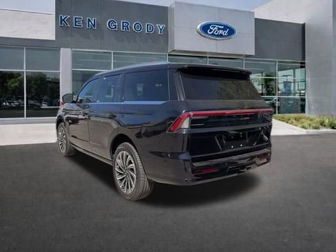 Used 2025 Lincoln Navigator Black Label image 4
