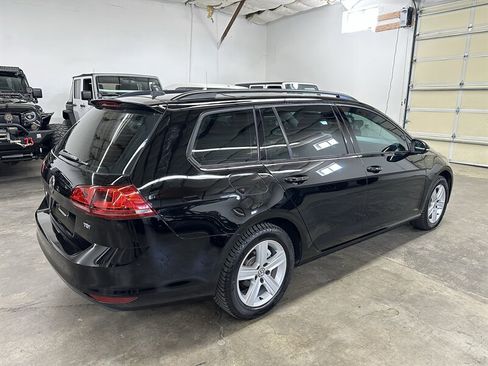Used 2015 Volkswagen Golf TDI S FWD image 3