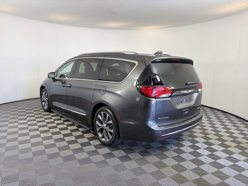 Used 2019 Chrysler Pacifica Limited w/ Advanced Safetytec Group FWD image 8