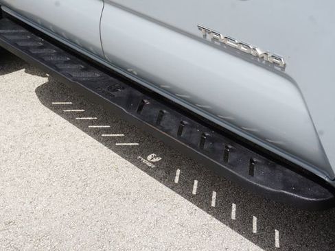 Used 2019 Toyota Tacoma TRD Sport image 19