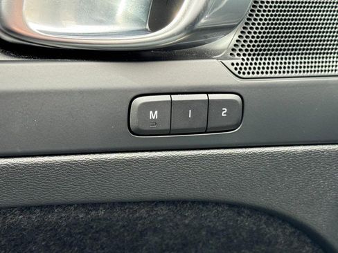 Certified 2024 Volvo XC40 B5 Plus image 17