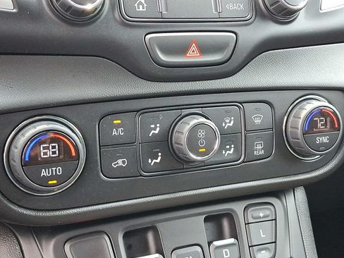 Used 2020 GMC Terrain SLE w/ Driver Convenience Package AWD/4WD image 15