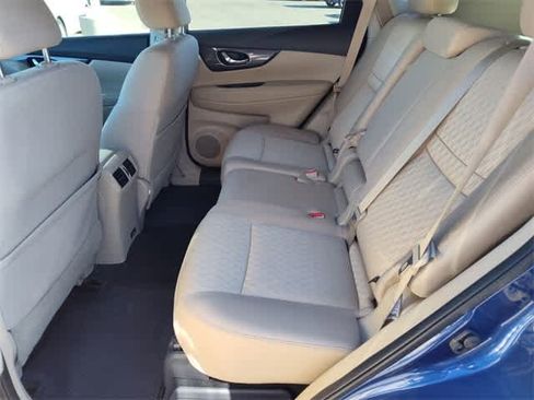 Used 2019 Nissan Rogue SV image 6